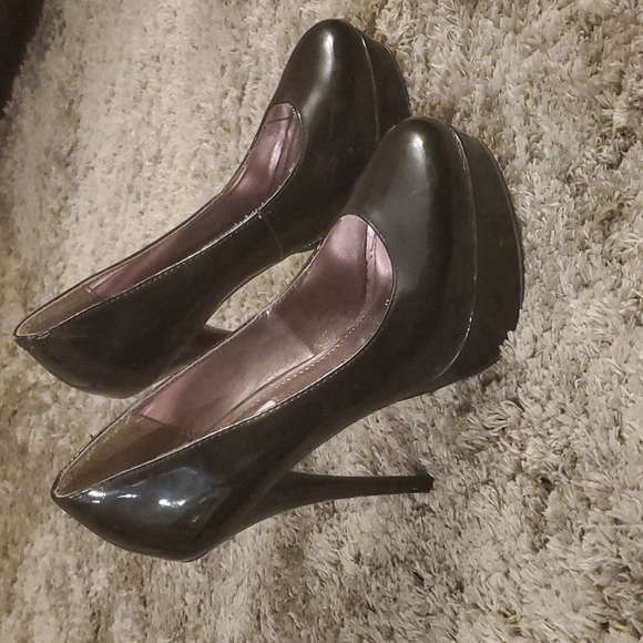 Heels - Picture 4 of 4